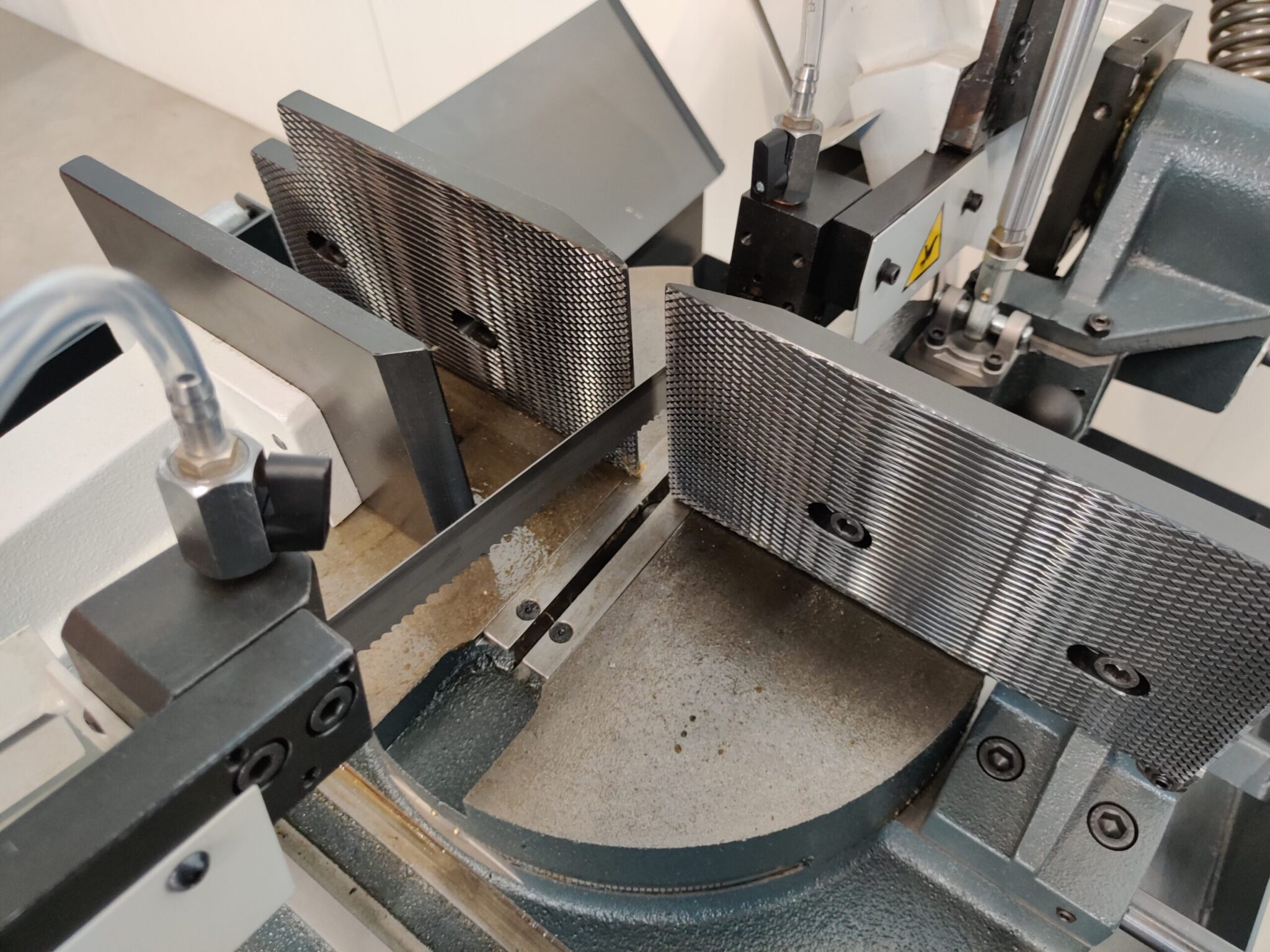 Metaallintzaagmachine semi-automatisch 400V, fabr. ISTech - type Easy261SA - Afbeelding 12