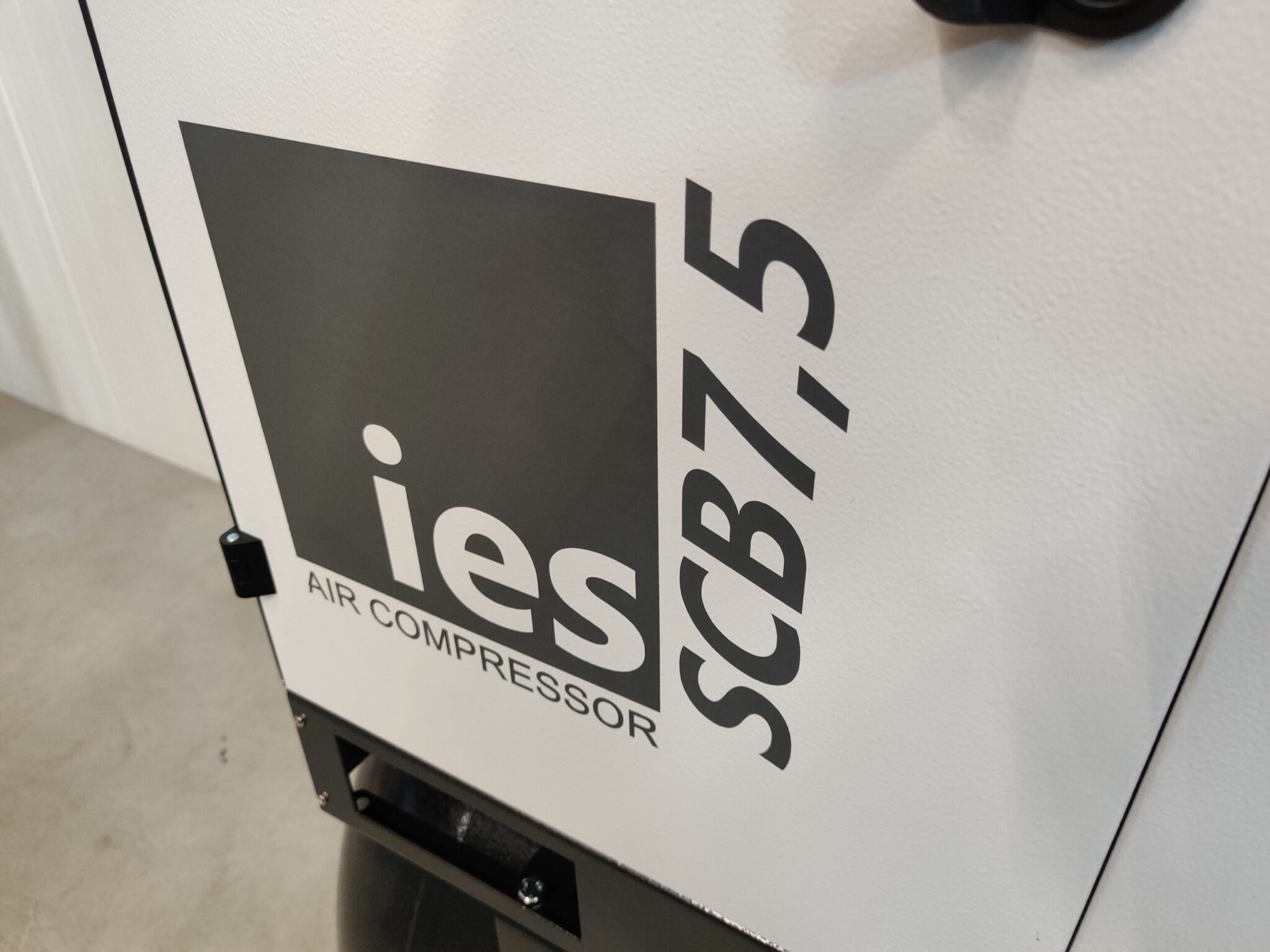 IES AIR - Schroefcompressor 7,5kW / 10PK - 270L - 400V - met luchtdroger - Afbeelding 4