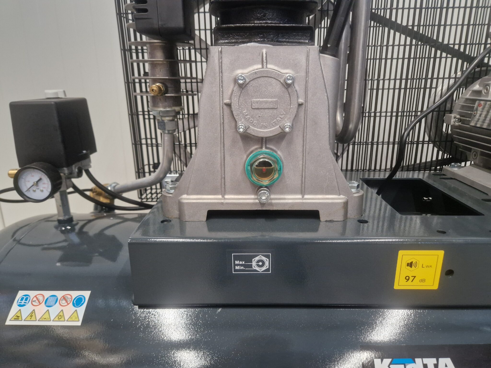 IES - Zuigercompressor 11bar - 5,5PK - 270L - 400V - Afbeelding 7