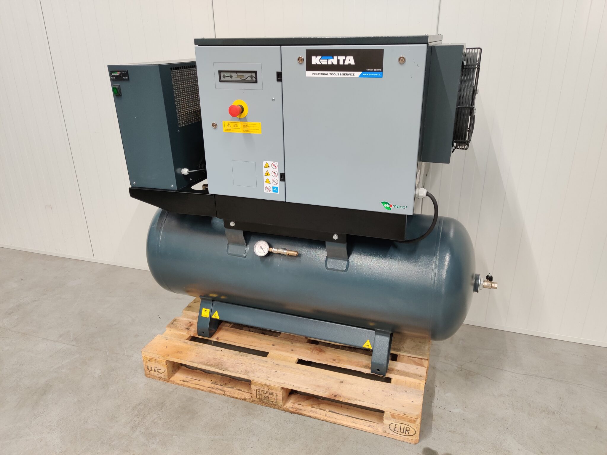Schroefcompressor met droger 7,5kW - 400V, fabr. KTC - type S 10-270 D (Gebruikt)