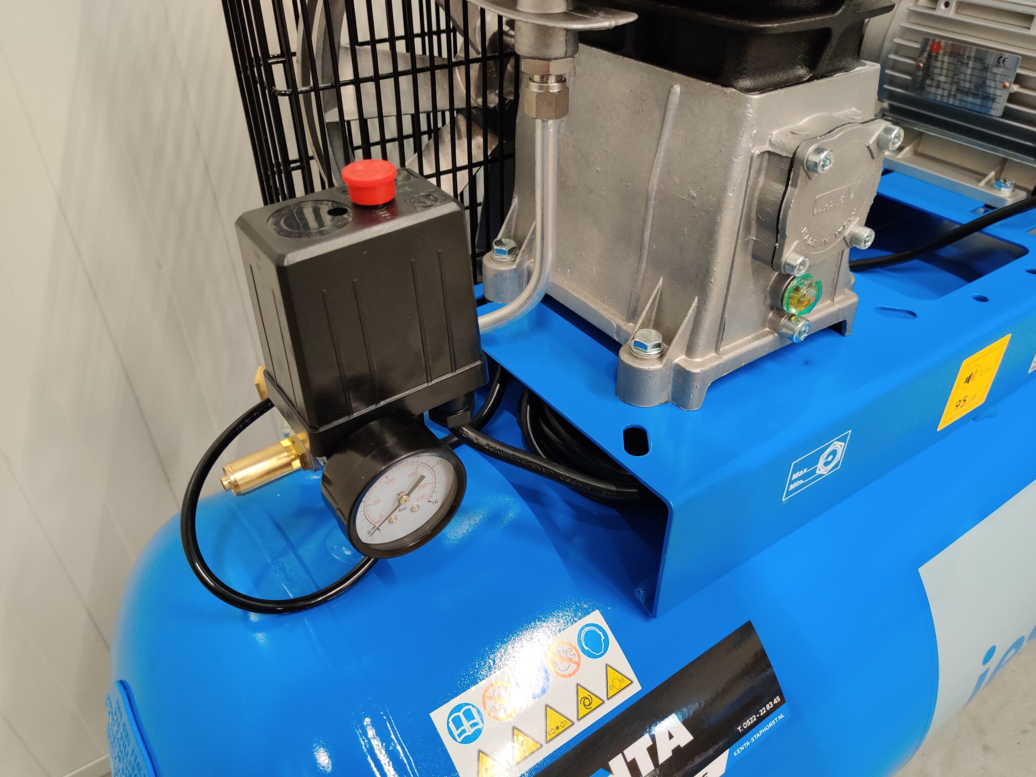 IES - Zuigercompressor op wielen 10bar - 3PK - 100L - 230V - Afbeelding 7